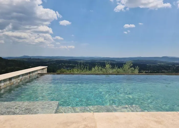 Charming Cottage With Access To Pool And Own Chimney